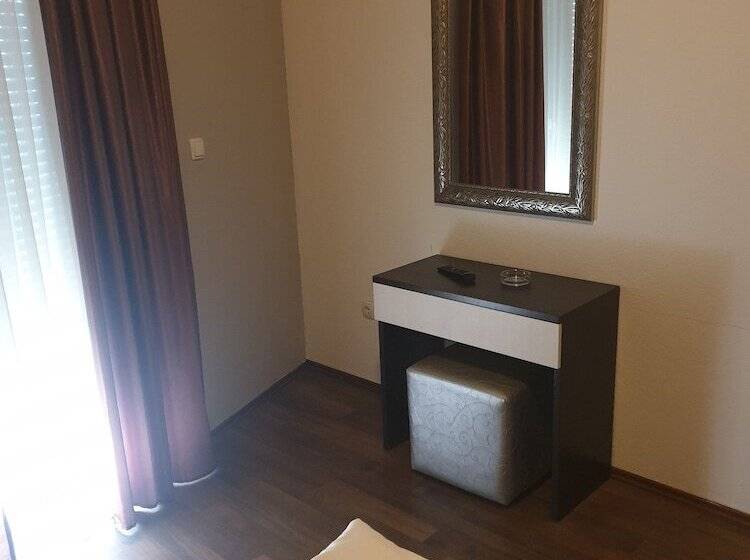 اتاق استاندارد یک نفره, Storia