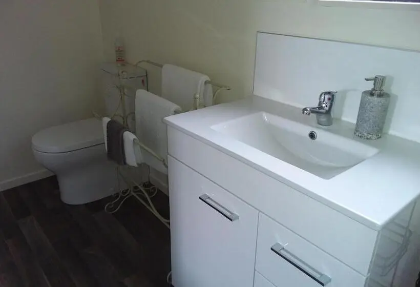 デラックスルーム, Chris And Dave's B & B