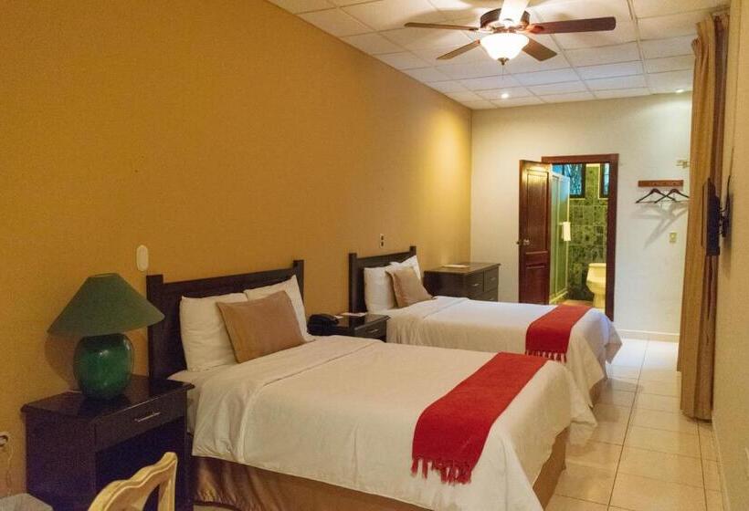 اتاق استاندارد سه نفره, El Gran Chorti