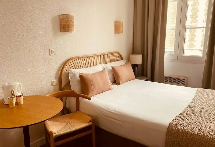 トリプルクラシックルーム, Hôtel Le Britannic Centre Gare