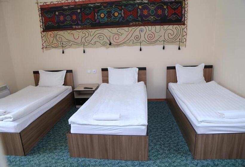 اتاق خانوادگی, Khan Tengri