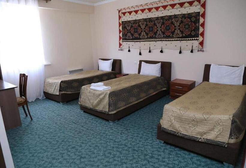 اتاق خانوادگی, Khan Tengri