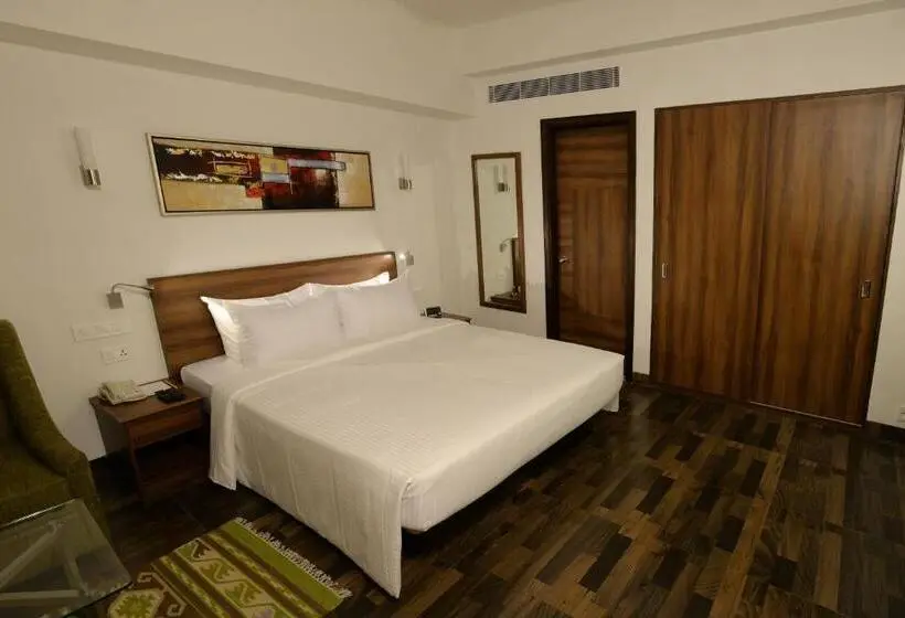 キングサイズベッドのスイートルーム, Lemon Tree Hotel Coimbatore