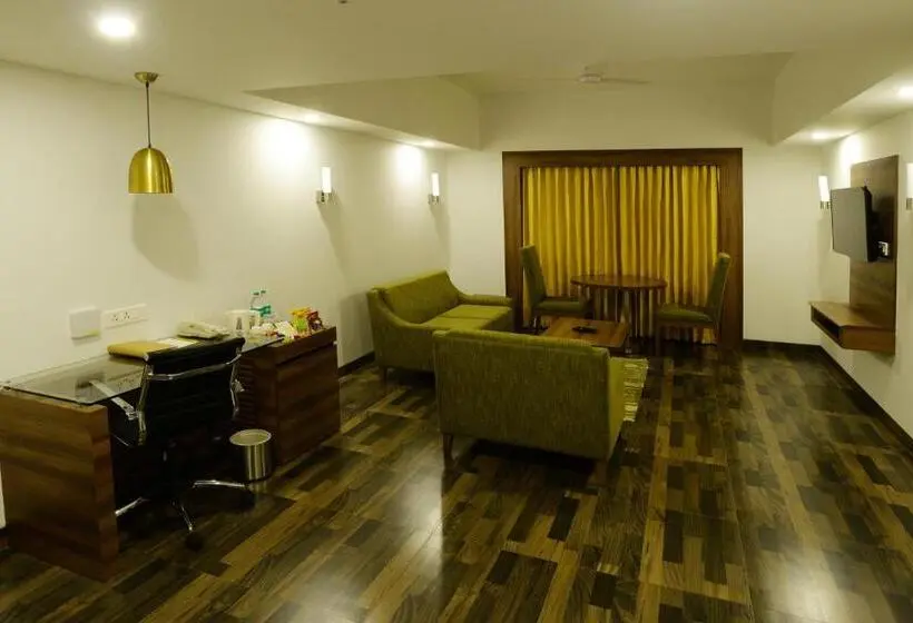 キングサイズベッドのスイートルーム, Lemon Tree Hotel Coimbatore