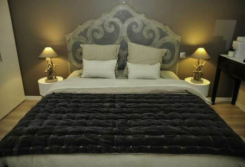 스탠다드 룸 더블 침대, Escapades Lointaines