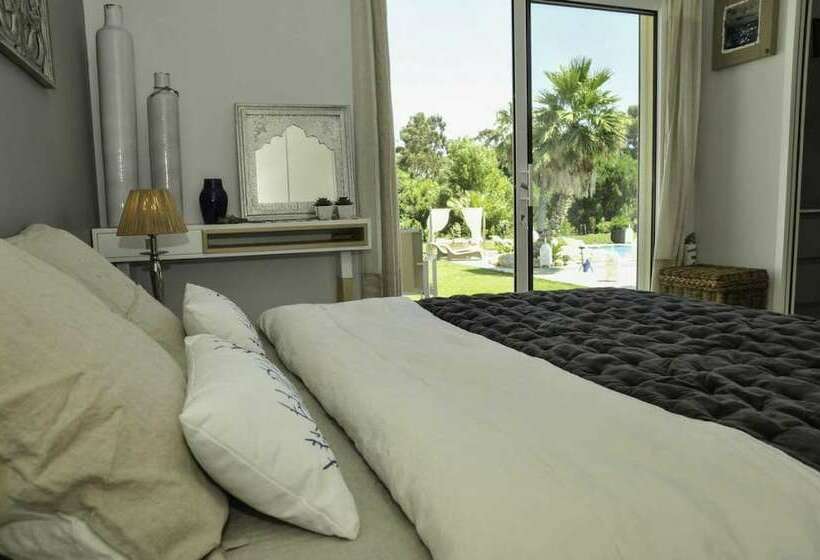 스탠다드 룸 더블 침대, Escapades Lointaines