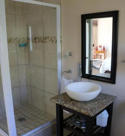 اتاق لوکس با چشم‌انداز دریا, Reef View Bnb