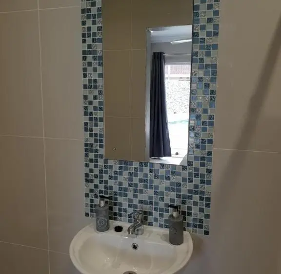 اتاق لوکس با تخت بزرگ, Reef View Bnb