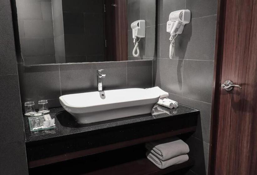 חדר אקזקיוטיב, Golden Tulip Essential Makassar