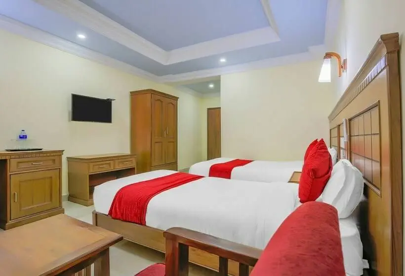 اتاق لوکس, Lacoul Inn