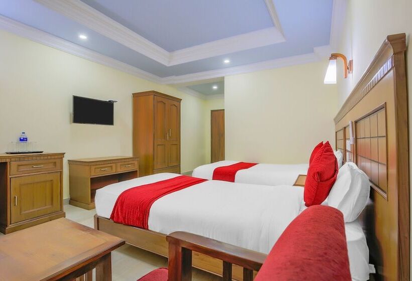 اتاق لوکس, Lacoul Inn