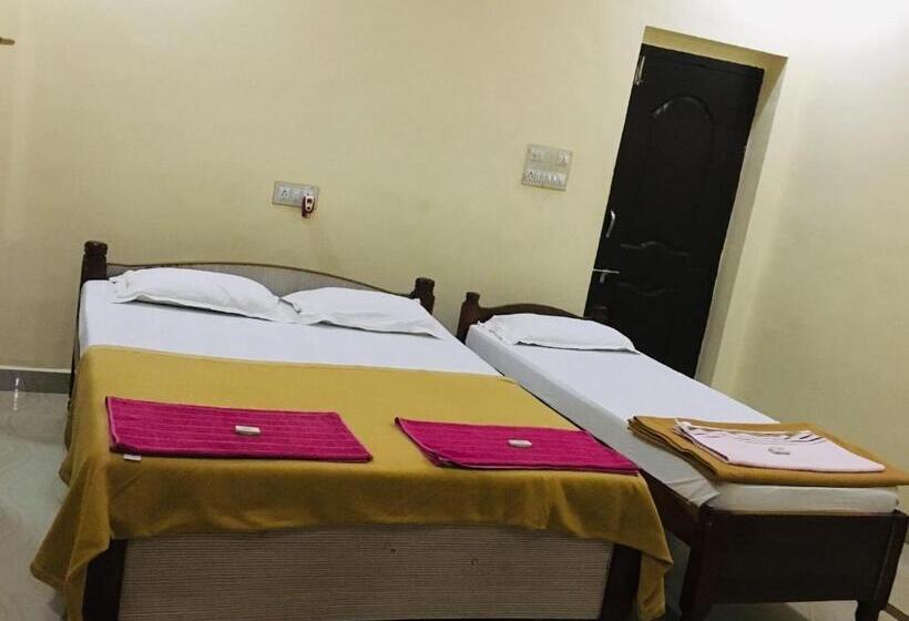 Habitació Triple Deluxe, Varsha Hampi