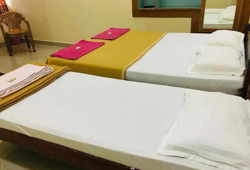 Habitació Triple Deluxe, Varsha Hampi