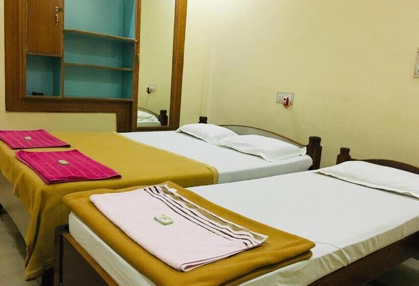 Habitació Triple Deluxe, Varsha Hampi