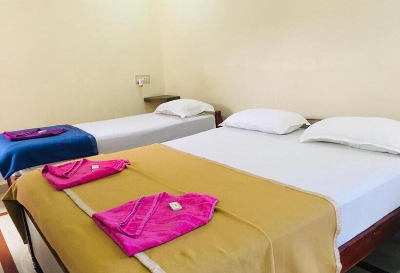 Habitació Triple Deluxe, Varsha Hampi