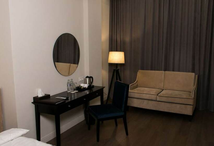 Cameră Superioară, Madison