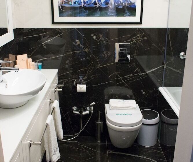 Cameră Deluxe, Madison