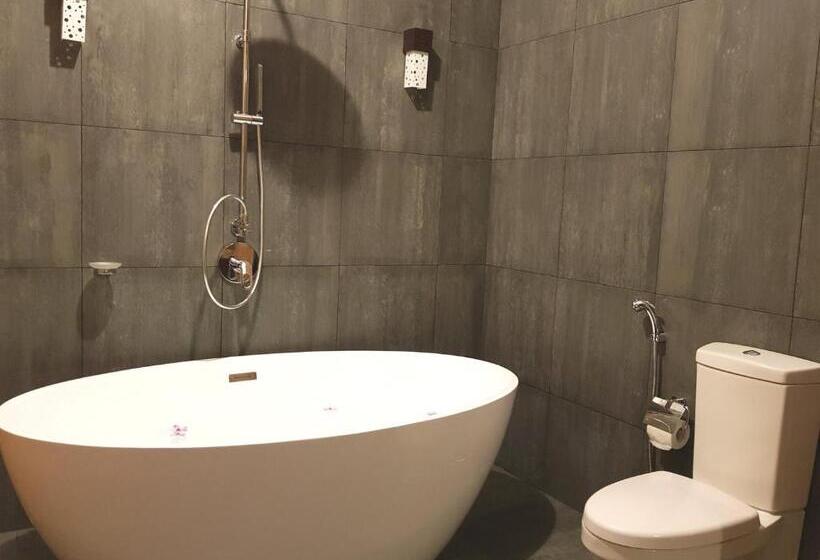 带大床的套房, Blue Whale Resort & Kite Surfing