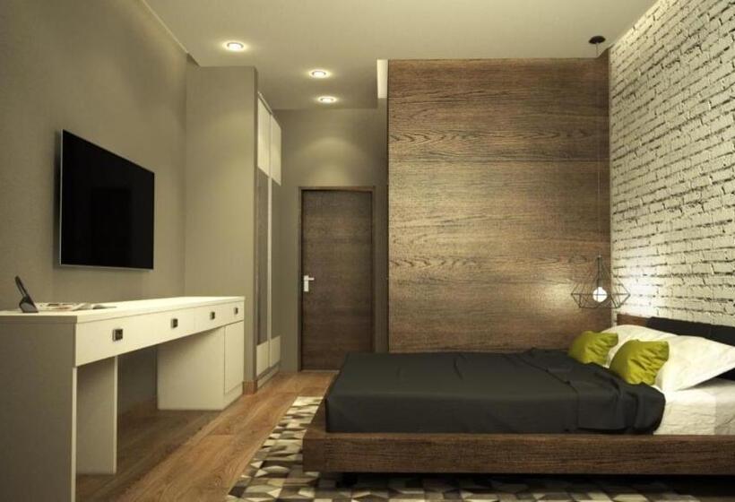 سوئیت با تخت بزرگ, Eleven Hotel And Hall