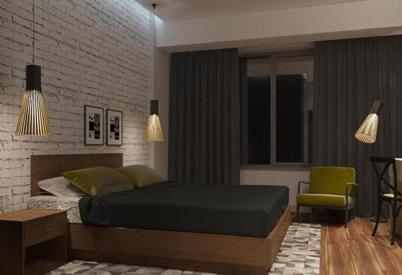 سوئیت با تخت بزرگ, Eleven Hotel And Hall