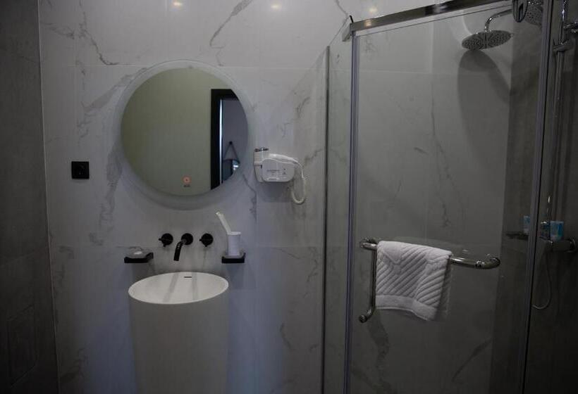 آپارتمان 1 خوابه با چشم‌انداز, Eleven Hotel And Hall