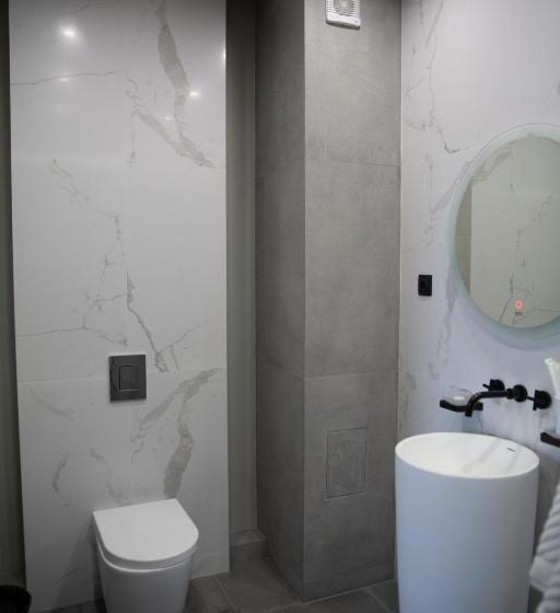 آپارتمان 1 خوابه با چشم‌انداز, Eleven Hotel And Hall