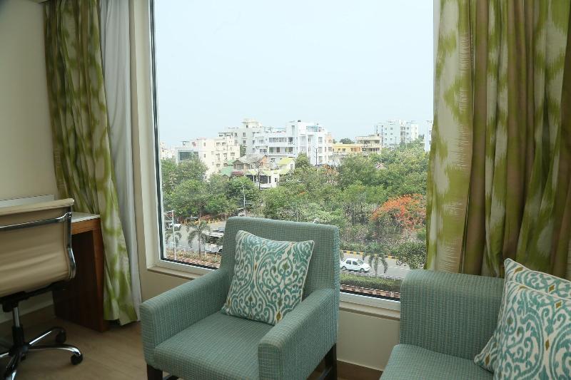 带大床的豪华间, Fairfield By Marriott Visakhapatnam
