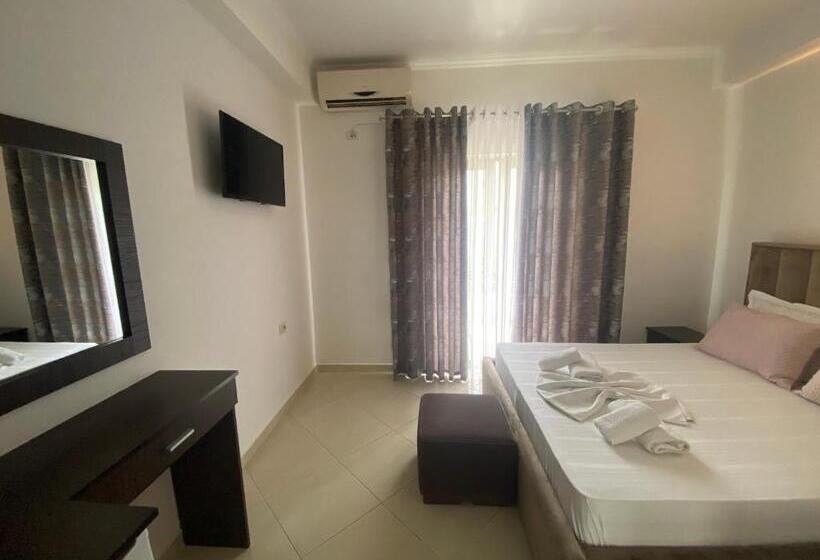 غرفة قياسية مزوَّدة بشُرفة, Metali