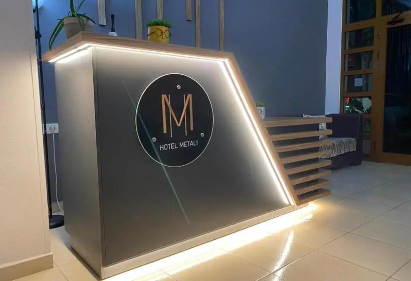 اتاق استاندارد با بالکن, Metali