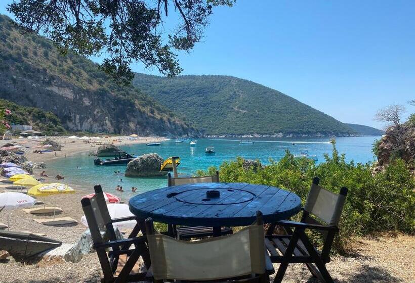 شقة غرفة واحدة, Metali