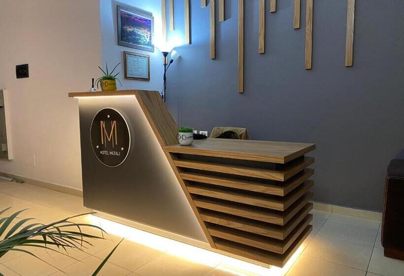海の見える１ベッドルームアパートメント, Metali