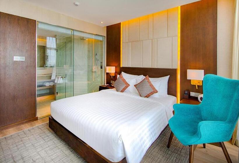 اتاق لوکس با چشم‌انداز شهر, New Orient Hotel Da Nang