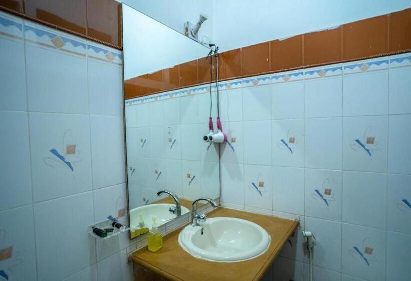 디럭스 룸, Rajmandir