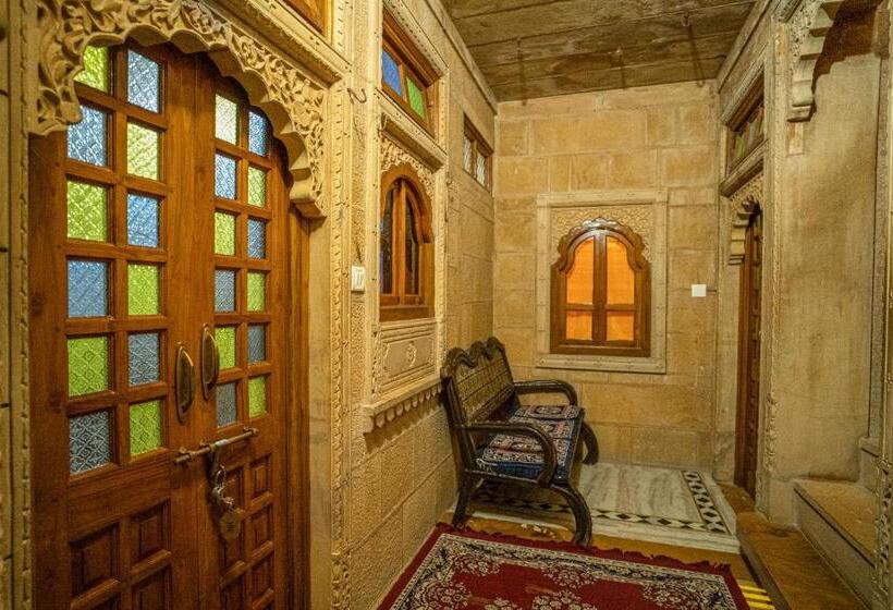 디럭스 룸, Rajmandir