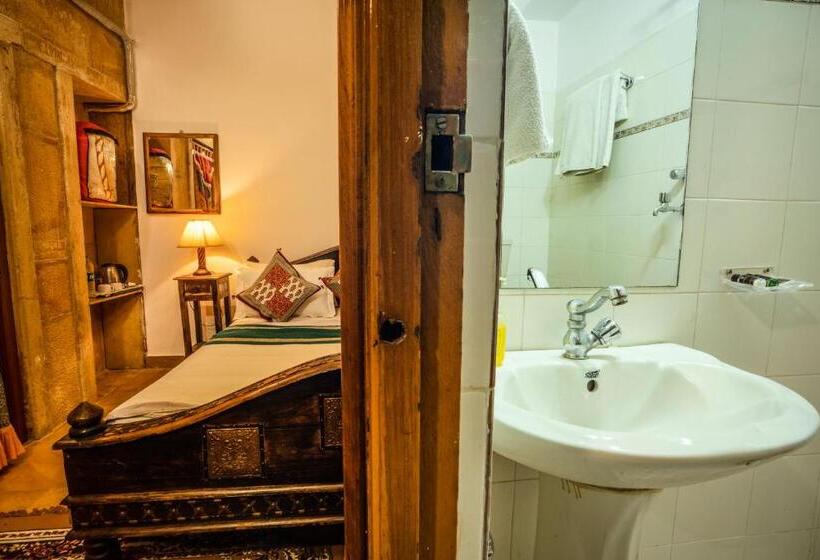 패밀리 룸, Rajmandir