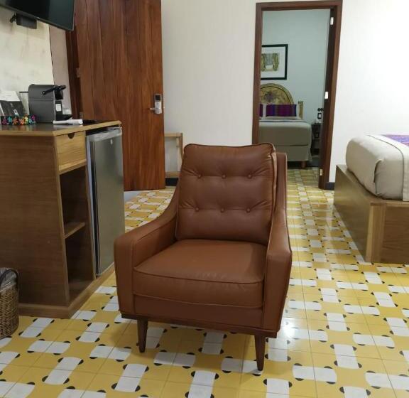 سوییت خانوادگی, Siglo Xvii Art Gallery