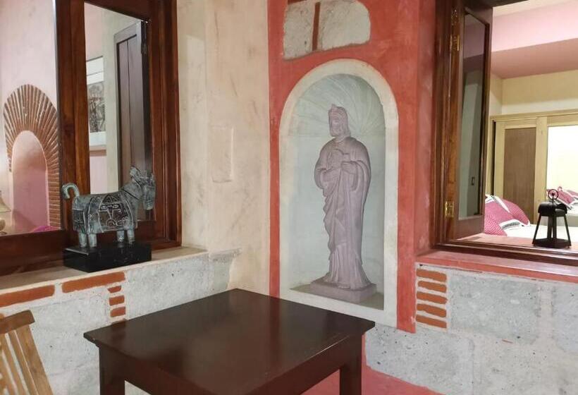 سوییت لوکس, Siglo Xvii Art Gallery