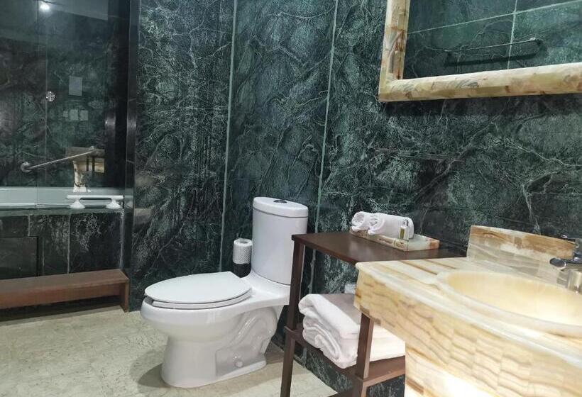 سوییت سوپریور, Siglo Xvii Art Gallery