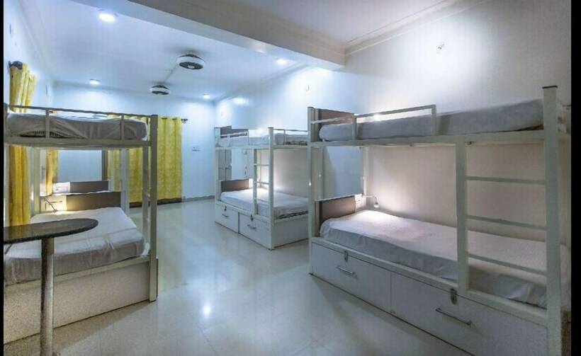 共用房间的床, Moustache Goa Cowork Hostel