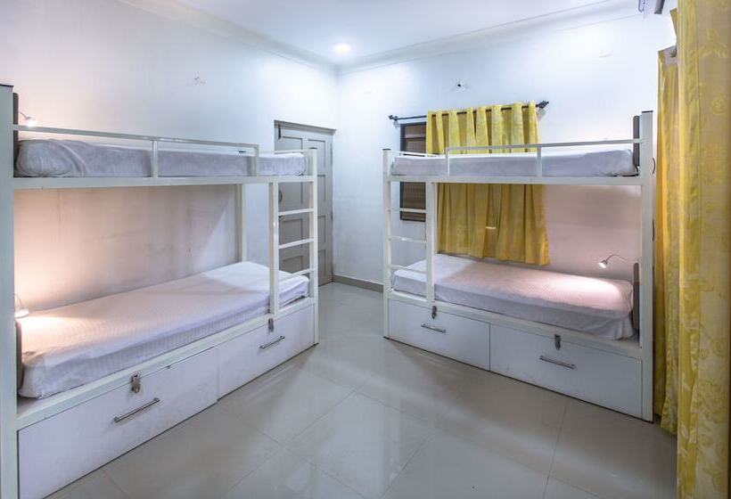 Кровать в Общей Комнате, Moustache Goa Cowork Hostel