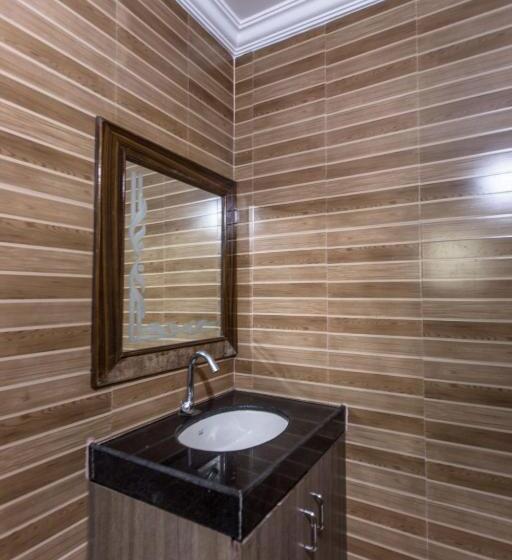 豪华房间, Moustache Goa Cowork Hostel