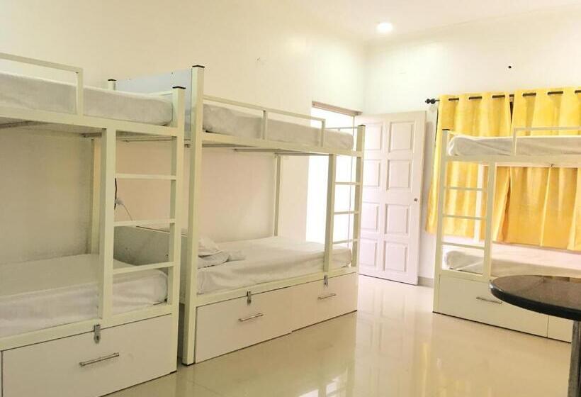 共用房间的床, Moustache Goa Cowork Hostel