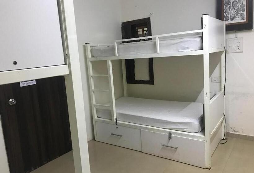 共用房间的床, Moustache Goa Cowork Hostel