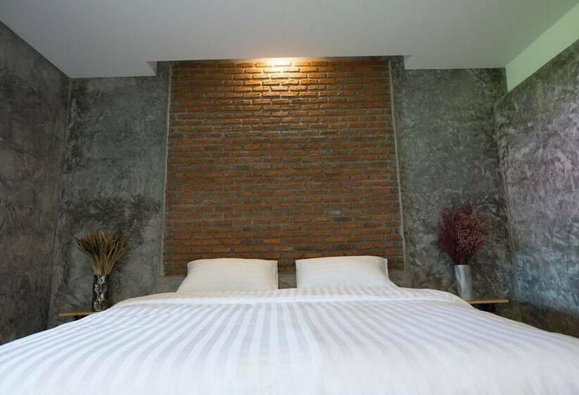 اتاق لوکس با بالکن, Pimchanok Resort