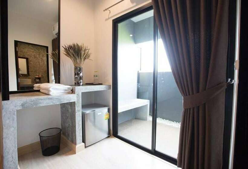 اتاق لوکس با بالکن, Pimchanok Resort