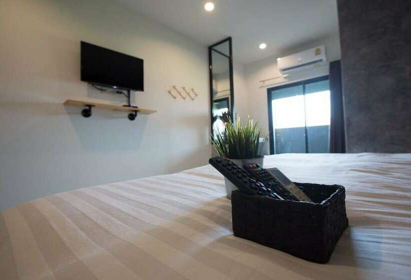 اتاق لوکس با بالکن, Pimchanok Resort