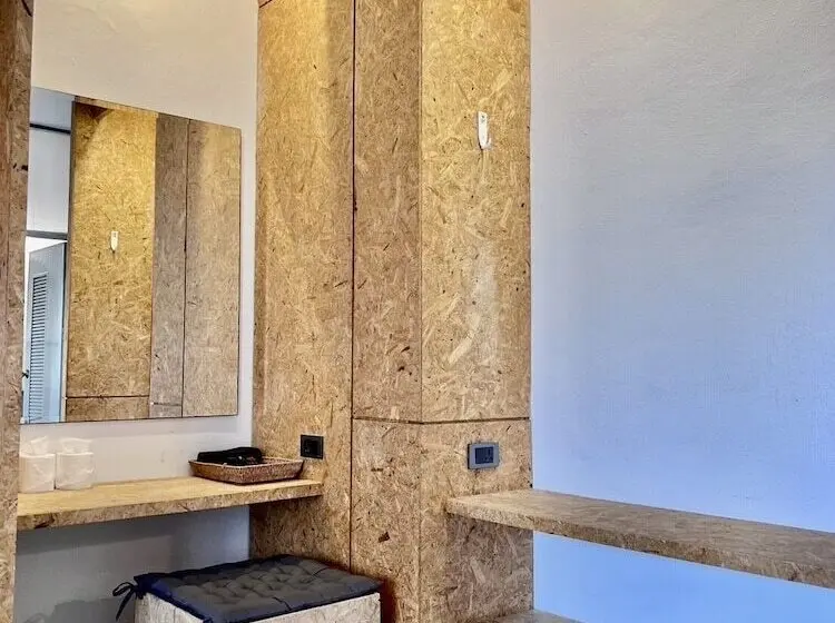 Chambre Familiale, Hugger Hostel