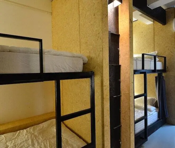 Chambre Standard, Hugger Hostel