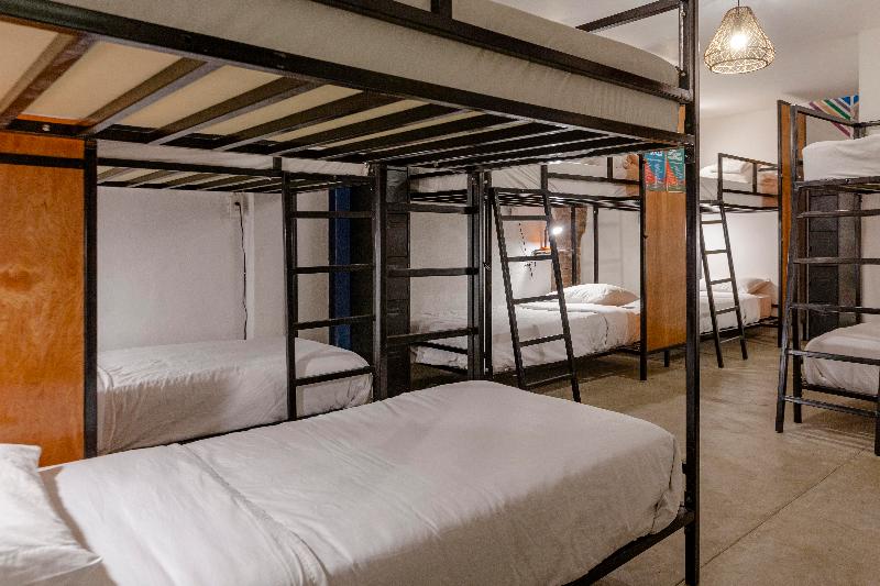 تختخواب در اتاق مشترک, Socialtel Antigua Formerly Selina Antigua