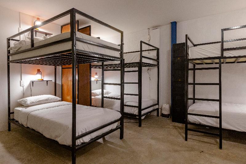 تختخواب در اتاق مشترک, Socialtel Antigua Formerly Selina Antigua